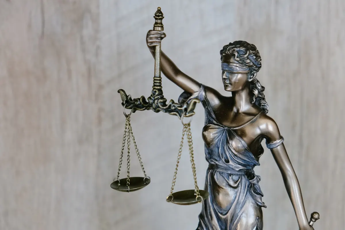 Símbolo da justiça representando validade jurídica
